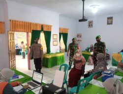 Sertu Samsul Huda Dampingi Pelaksanaan Vaksinasi Di Wilayah Binaannya